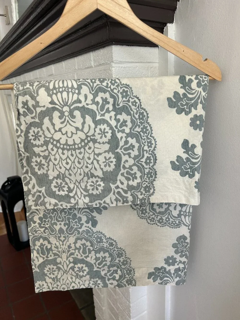 Pottery Barn Luciana Medallion Damask Motif Euro Shams (2)